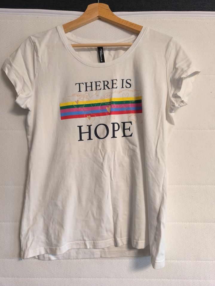 weißes Hope T-Shirt in Kirkel