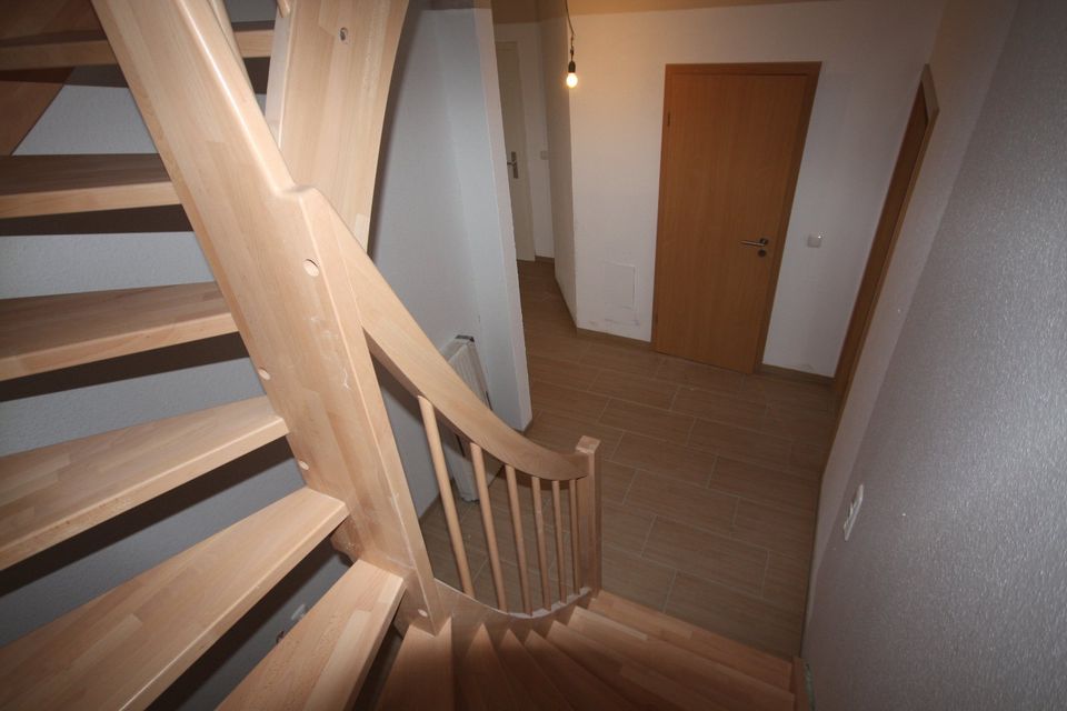 Sanierte 4-Raum DG-Maisonette-Wohnung mit Balkon in Greiz