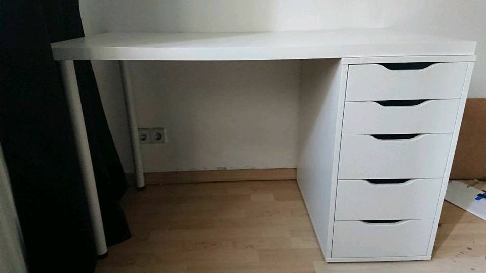 Schreibtisch mit Schubladen (weiß, 120x60) in Berlin