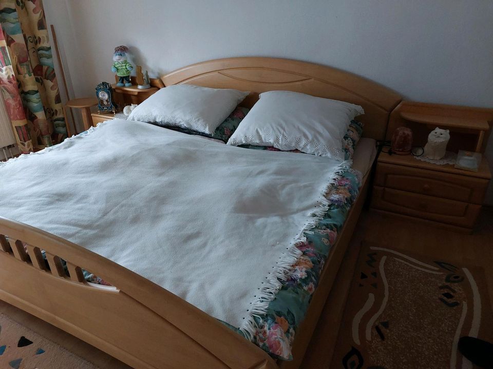 Schlafzimmer Bett ohne Schrank u. Komode im Super Zustand in Rieden b Kaufbeuren