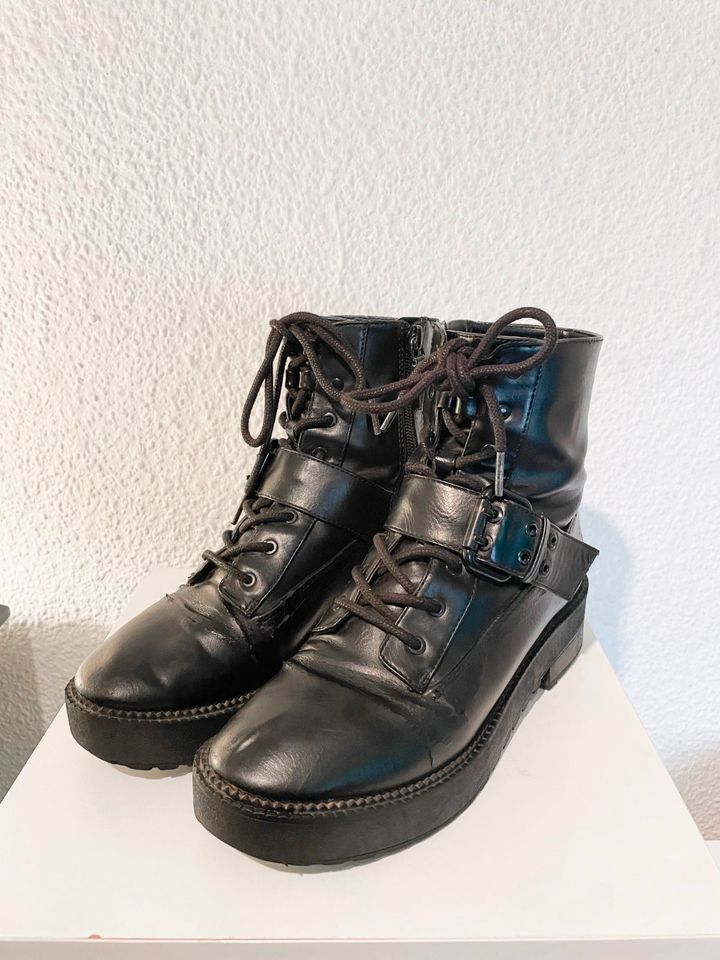 Boots Biker Plateau Schnürboots Stiefel Reißverschluss Gr. 38 in Münchberg