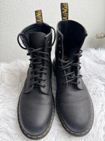 Neu Dr Martens 1460 Pascal Virginia Gr. 45 Schwarz Boots Stiefel Nordrhein-Westfalen - Salzkotten Vorschau
