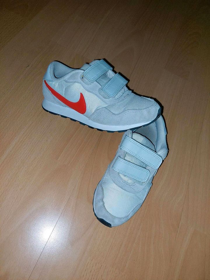 Nike Turnschuhe non marking Sneaker 30 blau Klett Schulsport md in Berlin