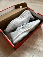 Nike Turnschuh WMNS Downshifter 11 weiß metallic Größe 42 Niedersachsen - Hemmingen Vorschau
