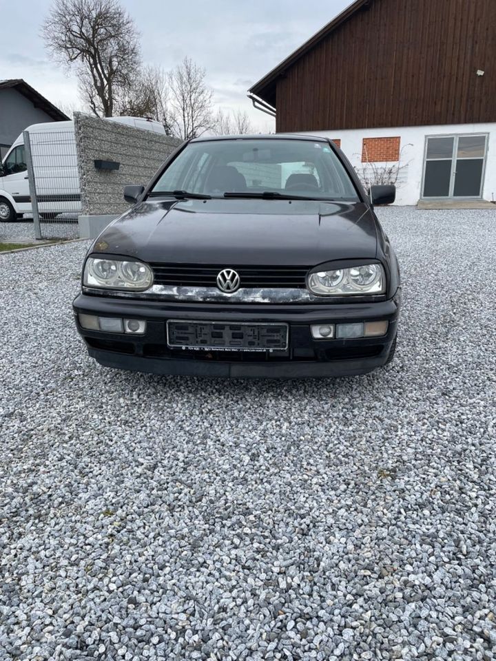 Volkswagen Golf 1.8 GL Syncro , Limousine , elektr. FH in Baierbach