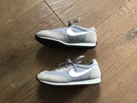 Nike Turnschuhe Sneaker Schuhe grau weiß Damen Gr. Größe 38 Bielefeld - Schildesche Vorschau