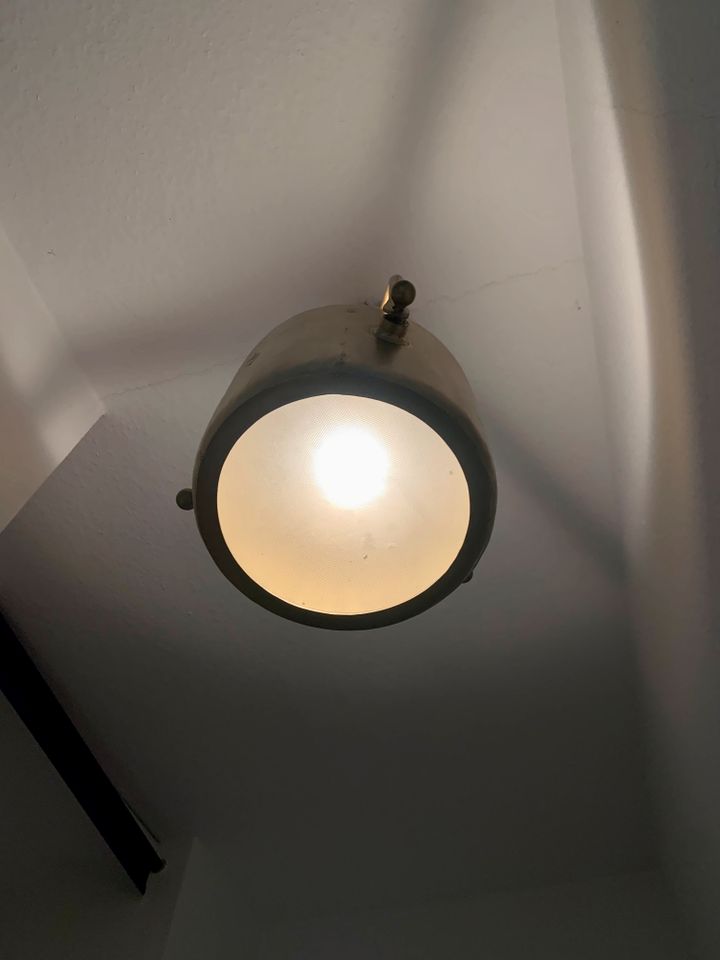 Deckenlampe aus Metall - industriell Design / Club Leuchte in Berlin