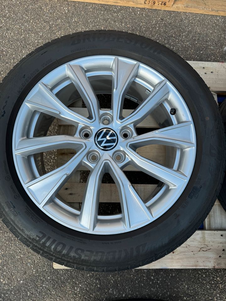 Vw t7 Sommerreifen Bridgestone mit Original SW Alufelgen 18“ in Freiburg im Breisgau