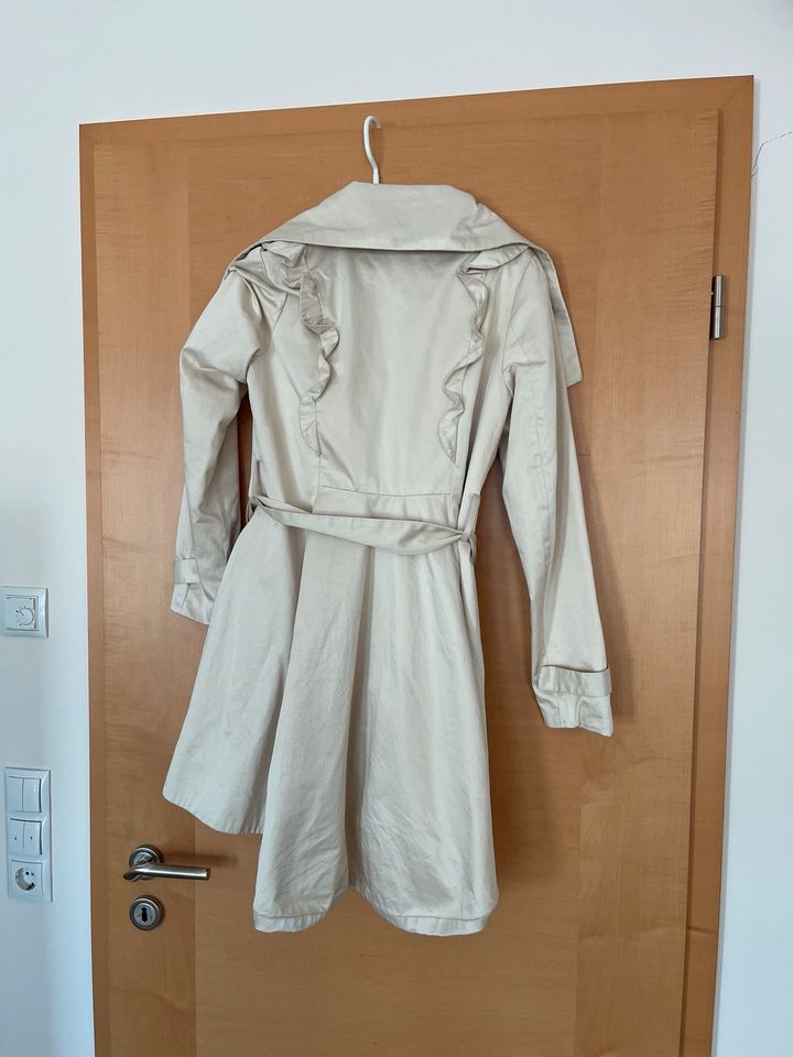 Vila Mantel Jacke beige Gr. XS 34 Volant in Kempten