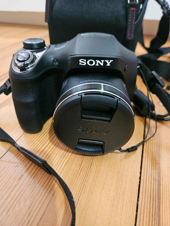 Unbenutzt Sony Cyber-SHOT DSC-H300 20,1 Megapixel Kompaktkamera in München