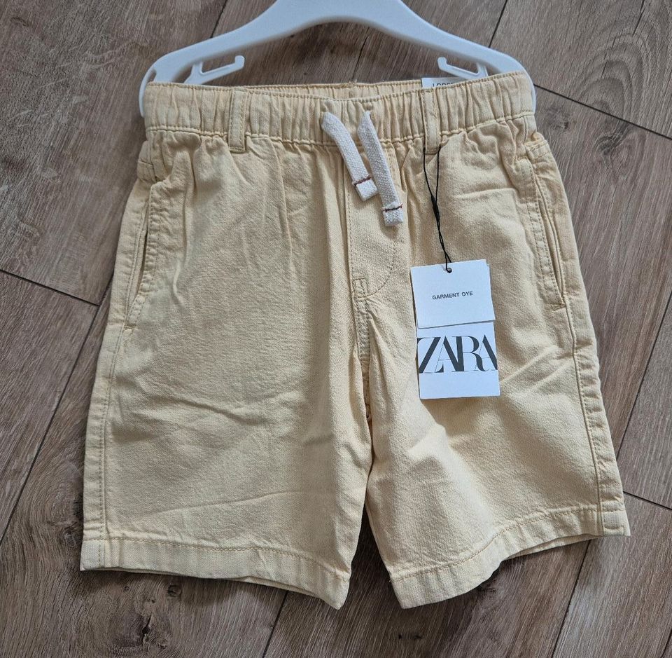 Zara Shorts kurze Hose serge gelb Gr. 116 Neu in Troisdorf