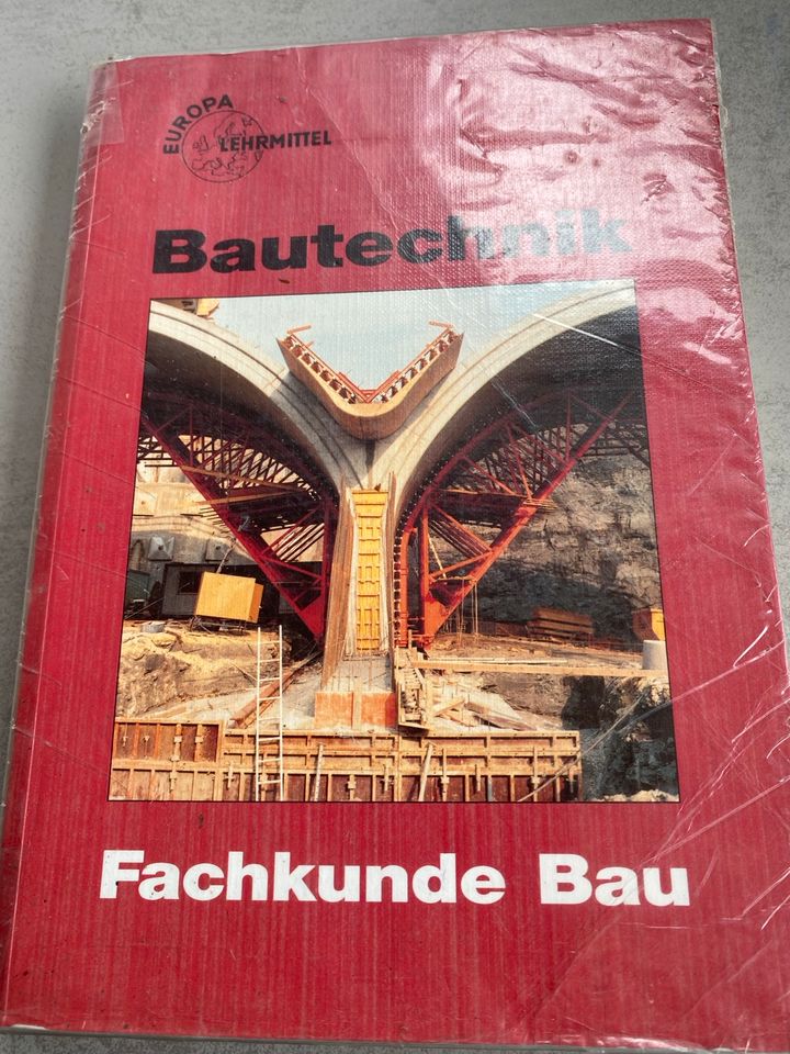 Verschiedene Bücher über Bautechnik in Lalling