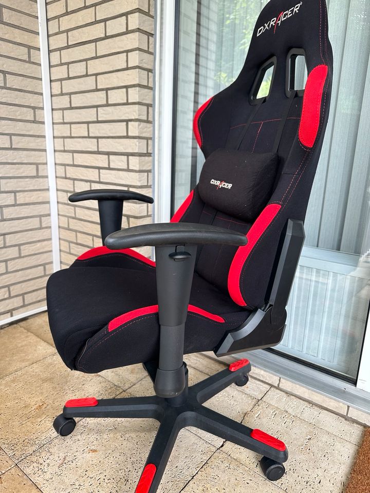 DXRacer Gaming Stuhl rot/schwarz voll Funktionsfähig in Herne