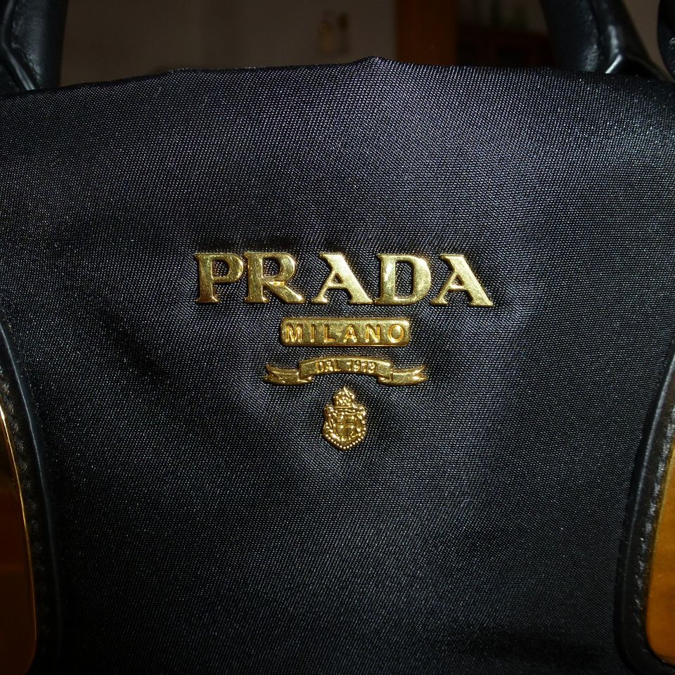 Original Prada Tasche - absolut neuwertig ! in Waldkirchen