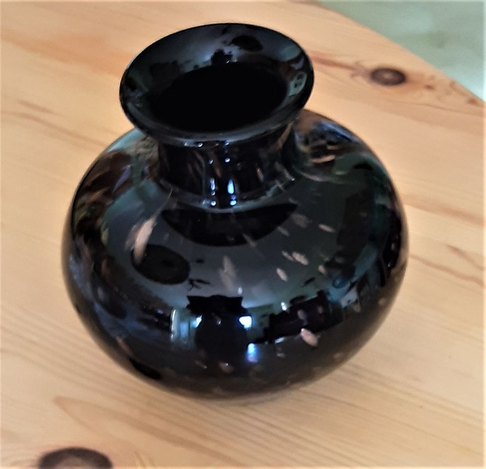 Vase aus Glas, schwarz mit Goldglitzerstreifen,neuwertig in Ahlen