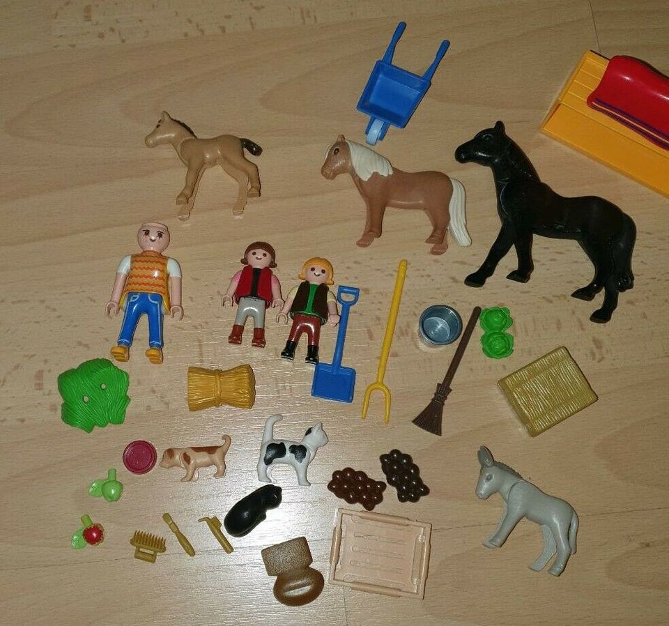 Playmobil Pferde Esel Katze Hund Fohlen Pferdedecke  Schubkarre in Kaltenkirchen