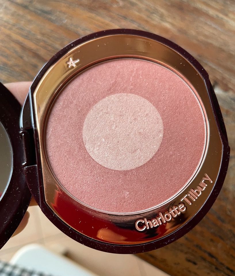 Charlotte Tilbury Cheek To Chic Swish & Glow Blush - Pillow Talk in Weyhe