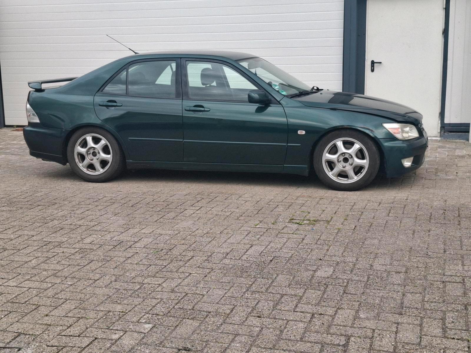Abbildung des Autos Lexus IS 200
