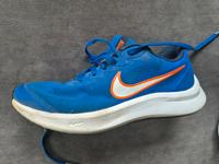 NIKE Sneaker Sportschuhe Gr 39 Niedersachsen - Wittingen Vorschau