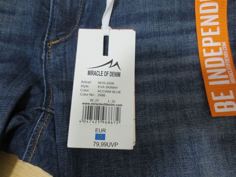 NEU, Jeans, gerader Schnitt, Gr. 27 / S, dk. blau in Laufen