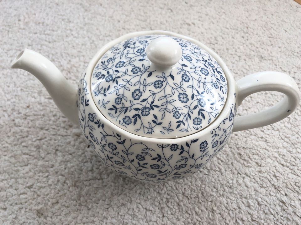 Große Teekanne AVALON Porzellan in Immenstaad