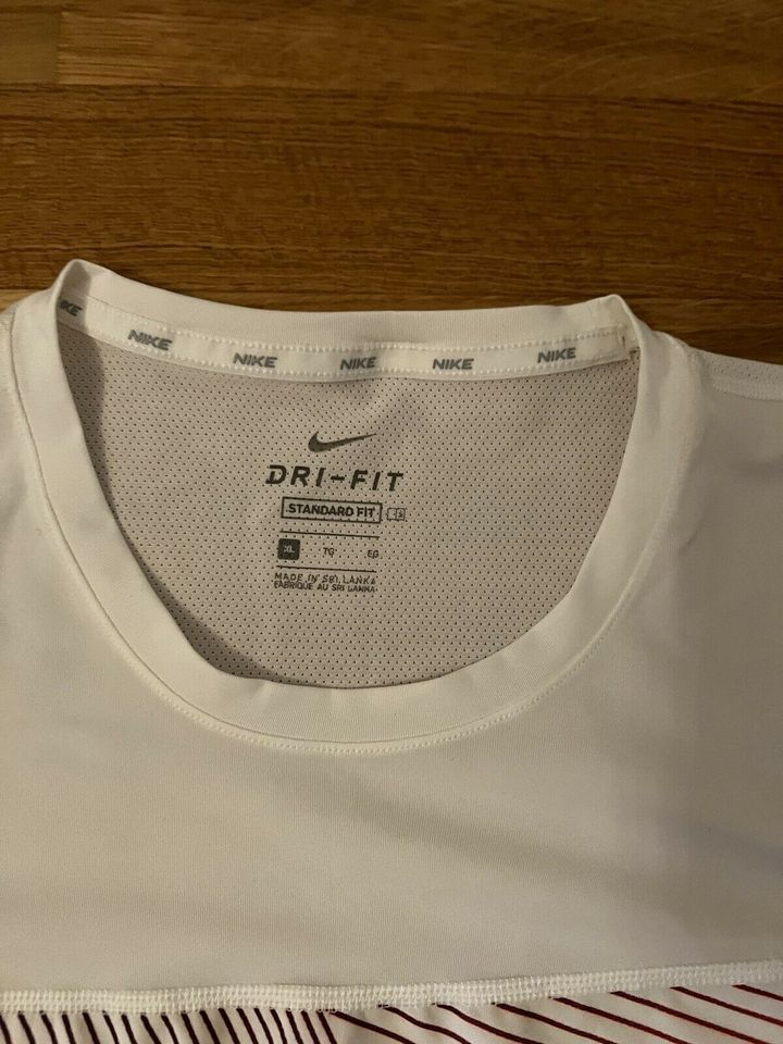 Nike T-Shirt XL in Wölfersheim