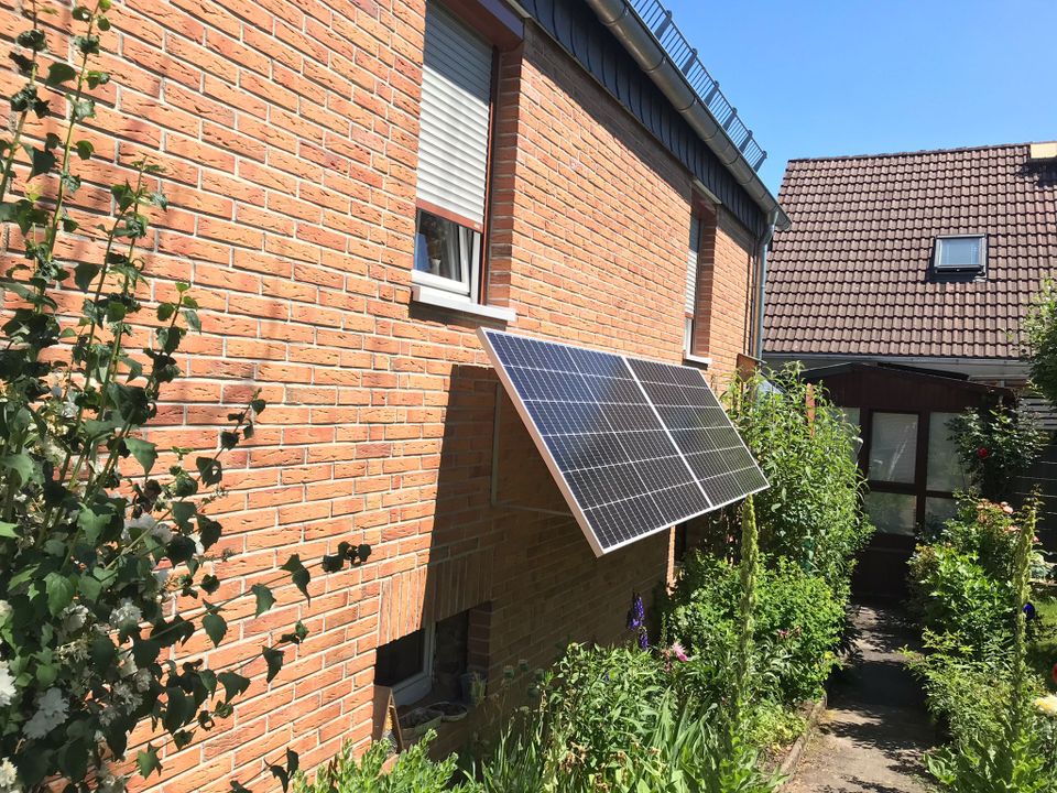 Bei 5 stück SONDERPREIS 850/800 WATT Balkonkraftwerk Komplett mit 20Grad Profilen (WAND FLACHDACHHALTERUNG) 5METER Steckerfertig MIT WLAN WECHSELRICHTER VDE TÜV von Strom4you GmbH Roth BKW Aufbauvideo in Roth b Hamm