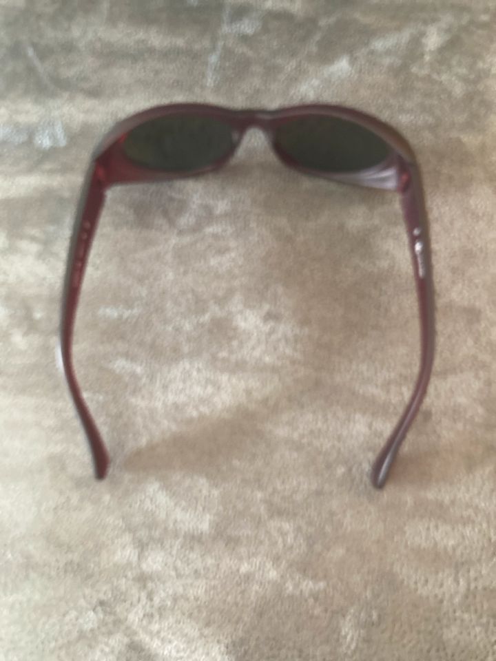 Sonnenbrille, Bordeaux-rot, Calvin Klein in Laupheim