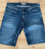 Herren Tommy Hilfiger Bermudashorts Jeans blau Gr.36 Nordrhein-Westfalen - Herzogenrath Vorschau