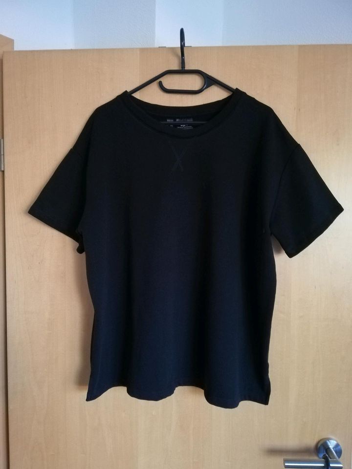 NEU * schönes kurzarm Shirt * schwarz * 44/46 in Wöllstadt