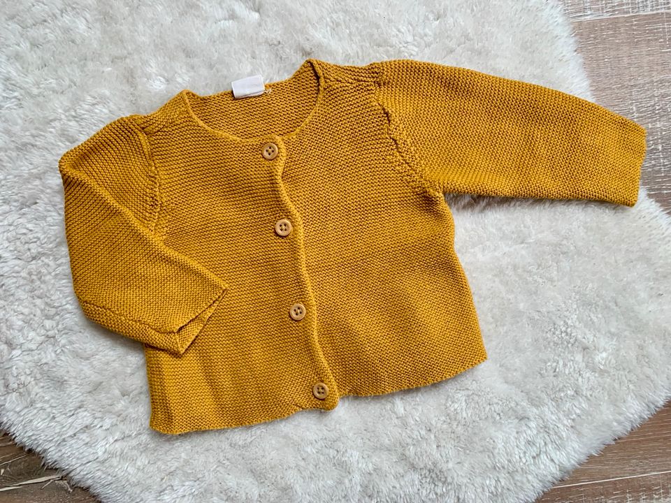 H&M Strickjacke gelb senfgelb Gr. 68 in Glauchau