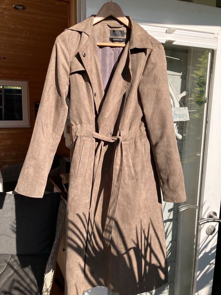 Trenchcoat in Schönkirchen