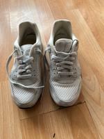 Nike Air  Turnschuhe Sneaker Damenschuhe Gr. 38 Niedersachsen - Rinteln Vorschau
