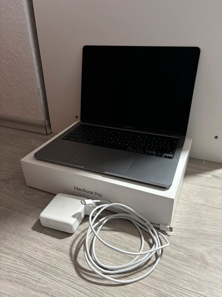 MacBook Pro 13“ (2022) in Bleckede