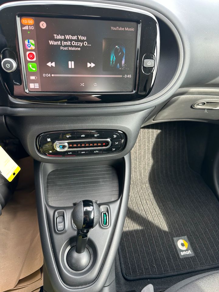 Smart EQ Fortwo Coupé 1Hand wenig KM Neuwagen Zustand in Buchholz (Aller)