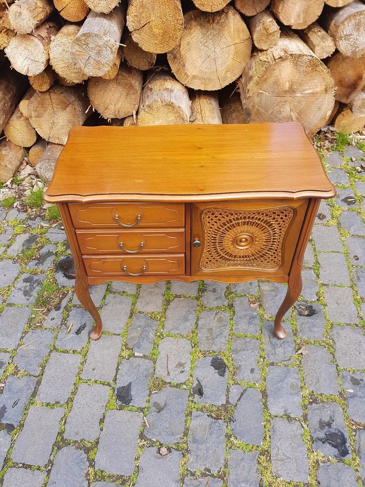 Kleine Kommode, vintage, Chippendale- stil,  wiener Geflecht in Köln