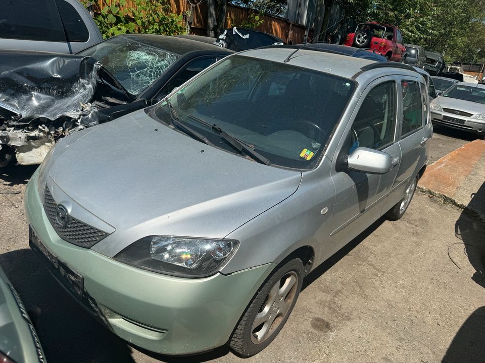 Mazda 2 Rücklicht Scheinwerfer Stoßstange kotflügel Haube Tür in Duisburg