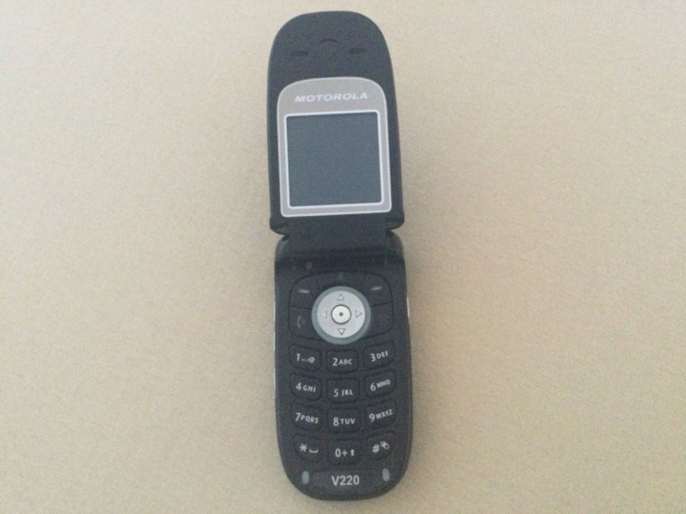 Motorola Handy Klapphandy V220 - Retro - mit OVP und m. Anleitung in Olching