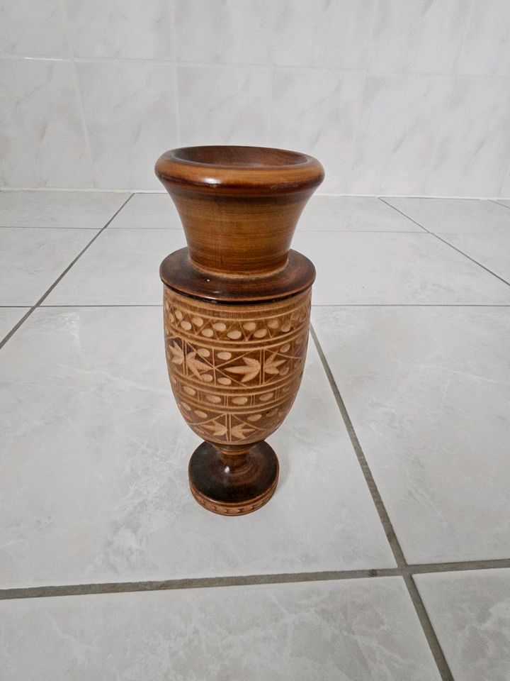 Geschnitze Vase aus Holz, Vintage in Berlin