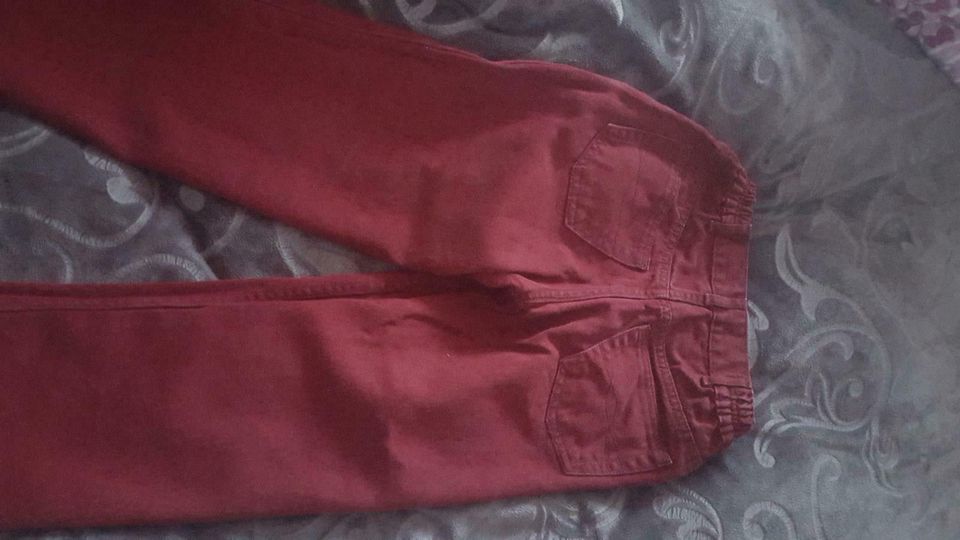 4 Weinrote Hosen/Jeans Gr. 122+128 in Jungingen