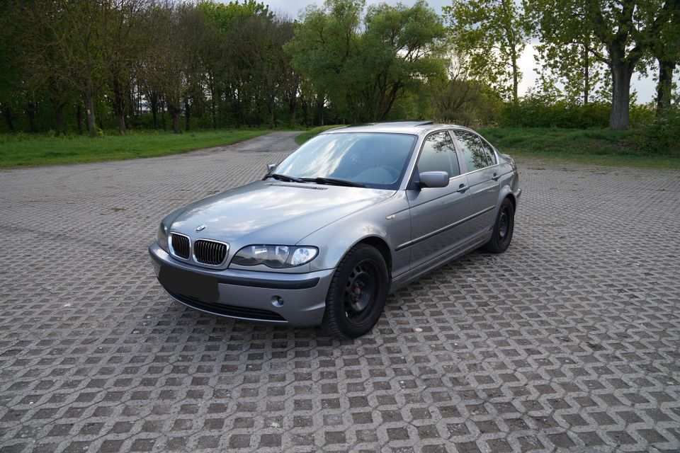 BMW E46 320i (Schalter Schiebedach) in Sand a. Main