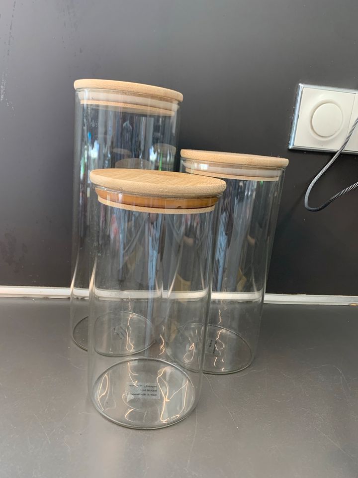 Vorratsgläser aus Glas mit Bambusdeckel in Wassertrüdingen