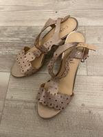 Caprice Sandalette Roségold metallic 40 neu Hessen - Niedenstein Vorschau