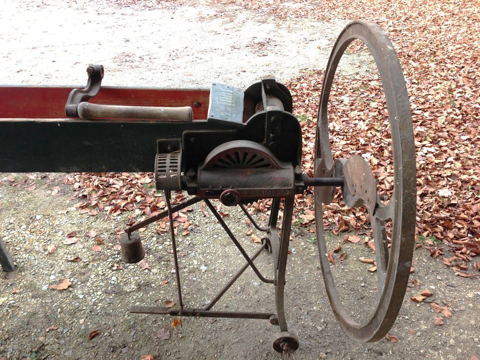 historischer Strohschneider, Futterschneidemaschine, Gsod in Riedenburg