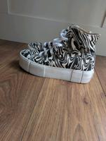 Bershka Plateau / Platform Sneaker Gr.38 Chucks Boots Turnschuhe Hannover - Ahlem-Badenstedt-Davenstedt Vorschau