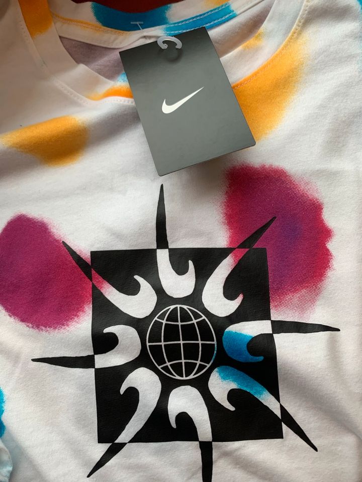 Extravagantes Shirt von Nike in Königs Wusterhausen