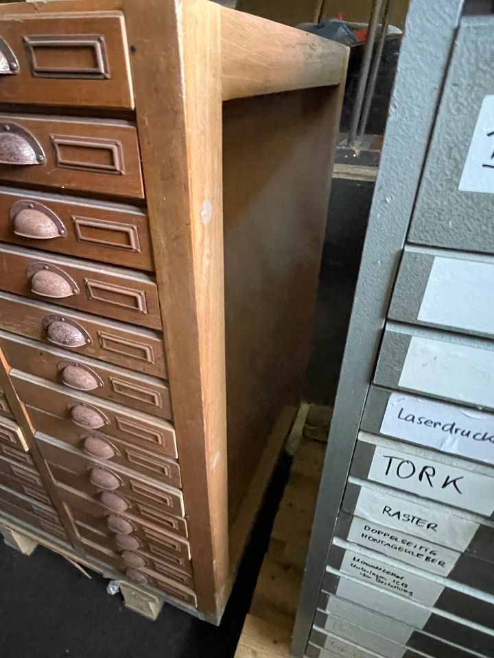 Antik Schubladenschrank aus einer Druckerei Setzkästen in Twistringen