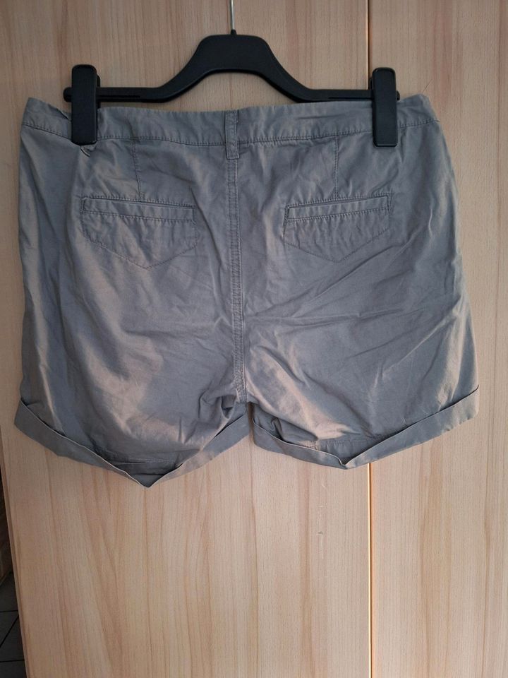 Kurze Shorts Damen in Holzminden