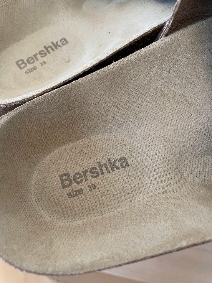 Braune Sandaletten Sommer von Bershka in Braunschweig