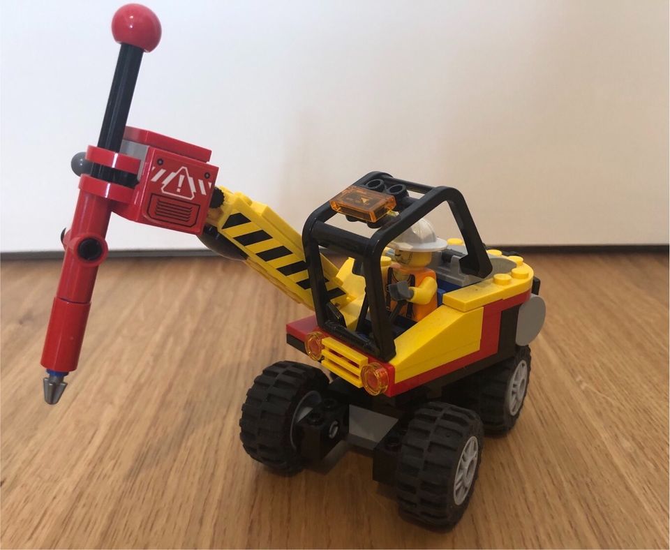 Lego Bagger mit Figur in Heidelberg